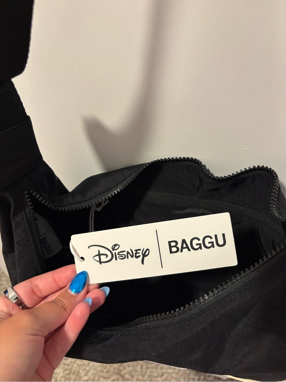 Disney X Baggu Shoulder Bag - Picture 4 of 6